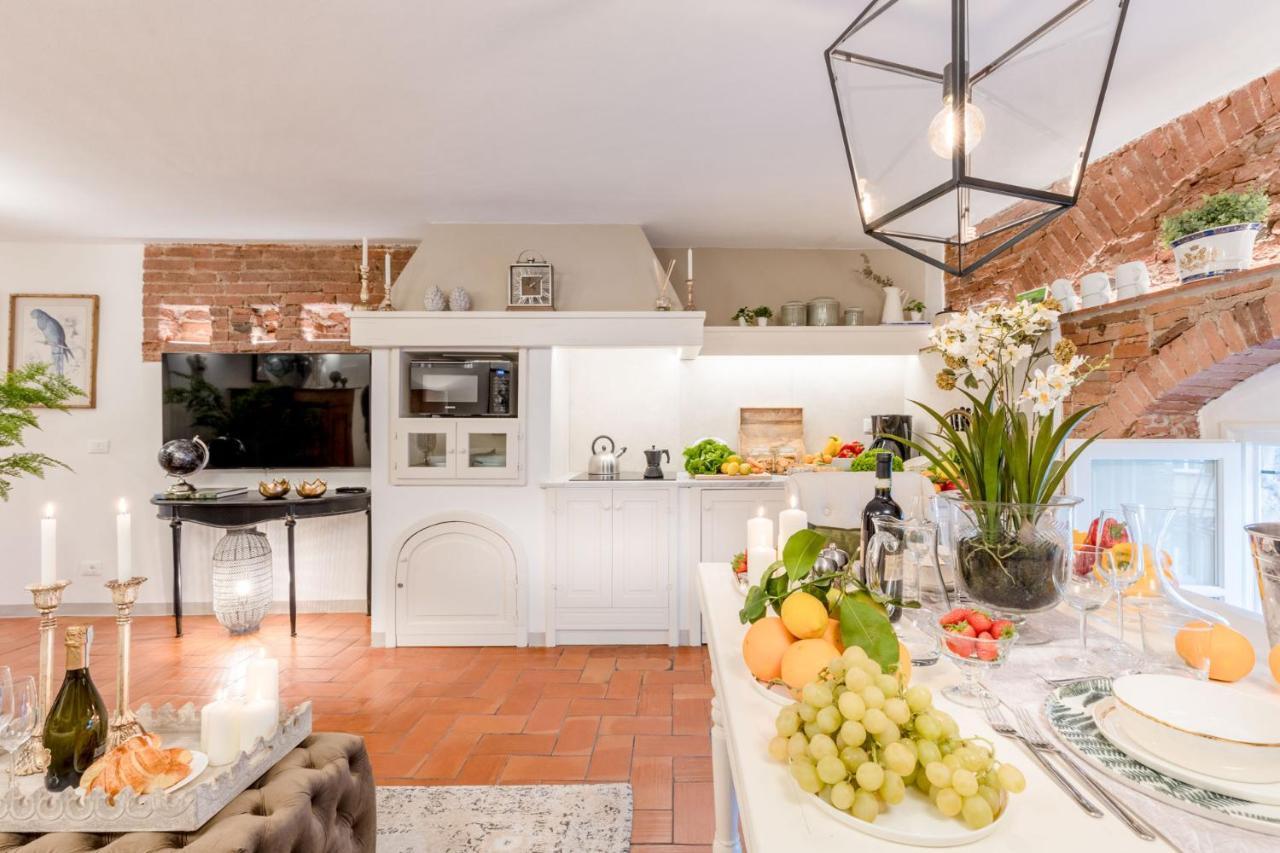 Casa Colosseum, A Million Dollar's View: The Colosseum. Luxury 1 Bedroom 1 Bathroom * Lucca