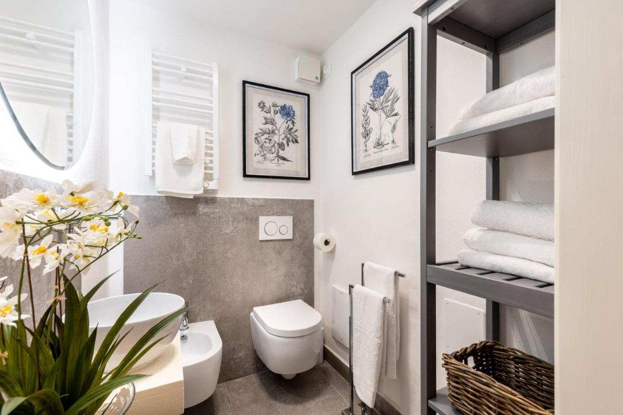 Casa Colosseum, A Million Dollar's View: The Colosseum. Luxury 1 Bedroom 1 Bathroom Apartment Lucca
