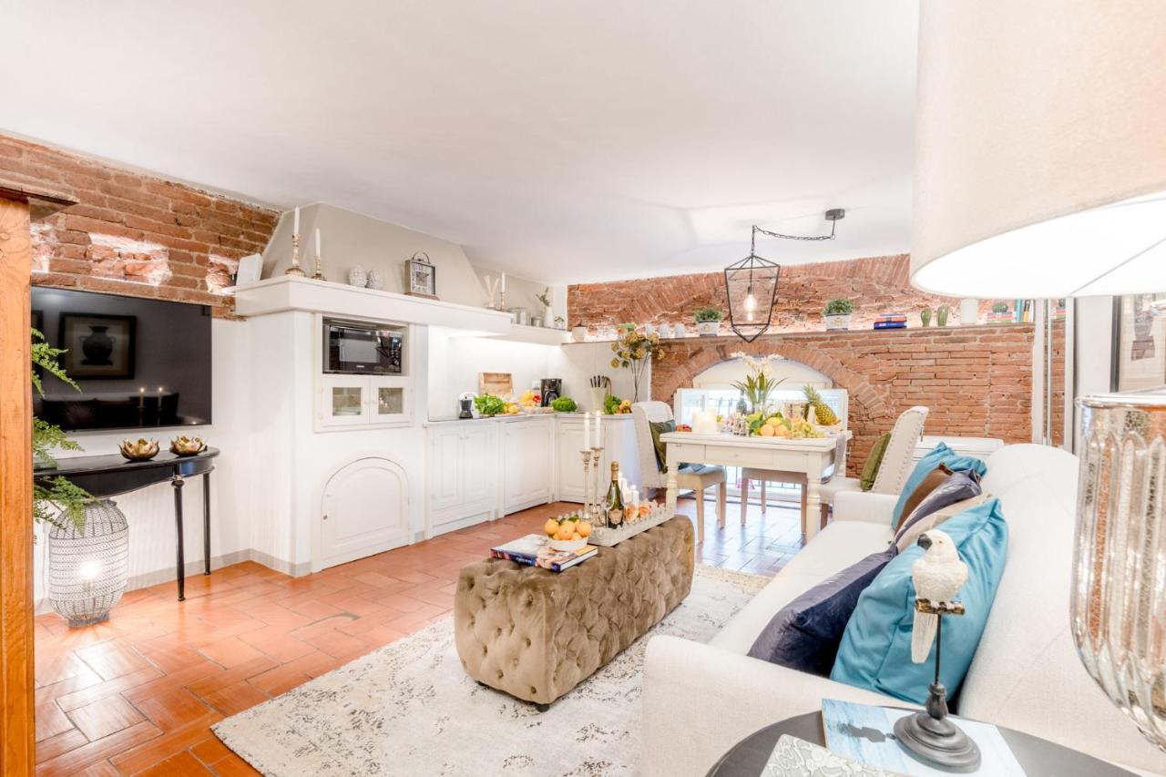 Casa Colosseum, A Million Dollar's View: The Colosseum. Luxury 1 Bedroom 1 Bathroom * Lucca