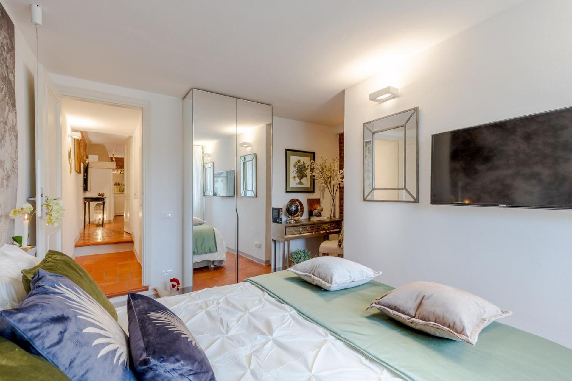 Casa Colosseum, A Million Dollar's View: The Colosseum. Luxury 1 Bedroom 1 Bathroom Apartment Lucca