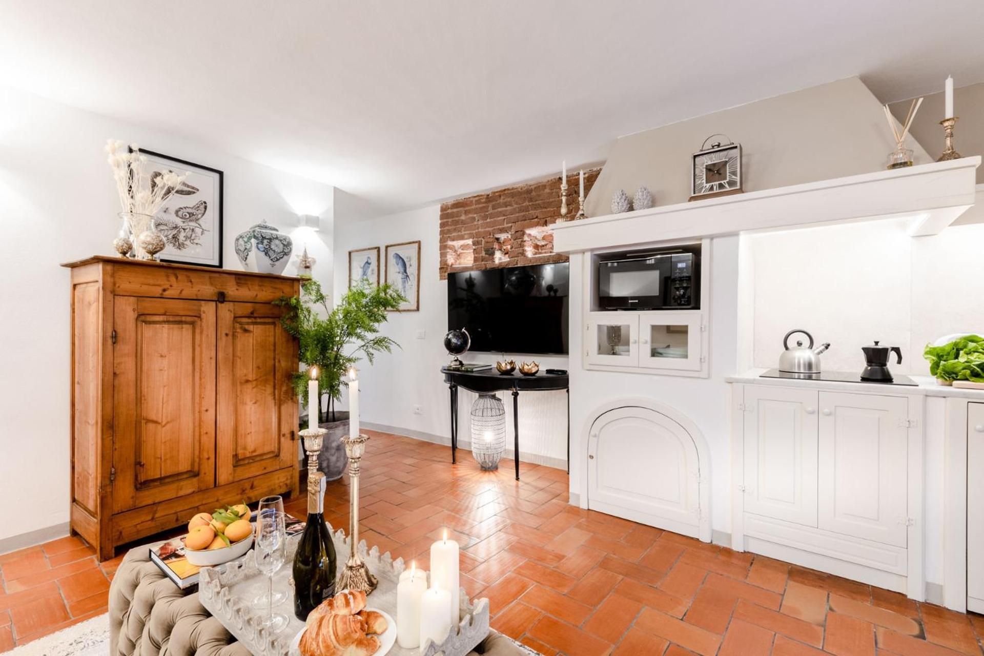 Casa Colosseum, A Million Dollar's View: The Colosseum. Luxury 1 Bedroom 1 Bathroom Apartment