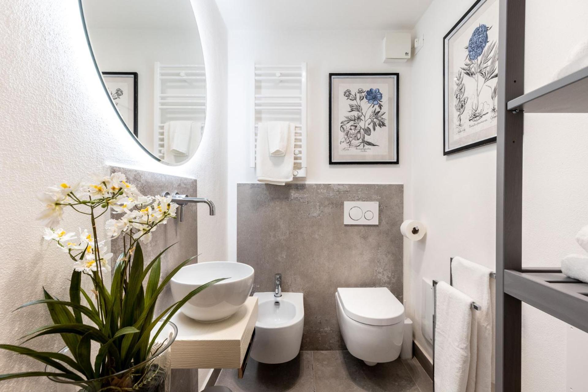 Casa Colosseum, A Million Dollar's View: The Colosseum. Luxury 1 Bedroom 1 Bathroom Apartment Lucca
